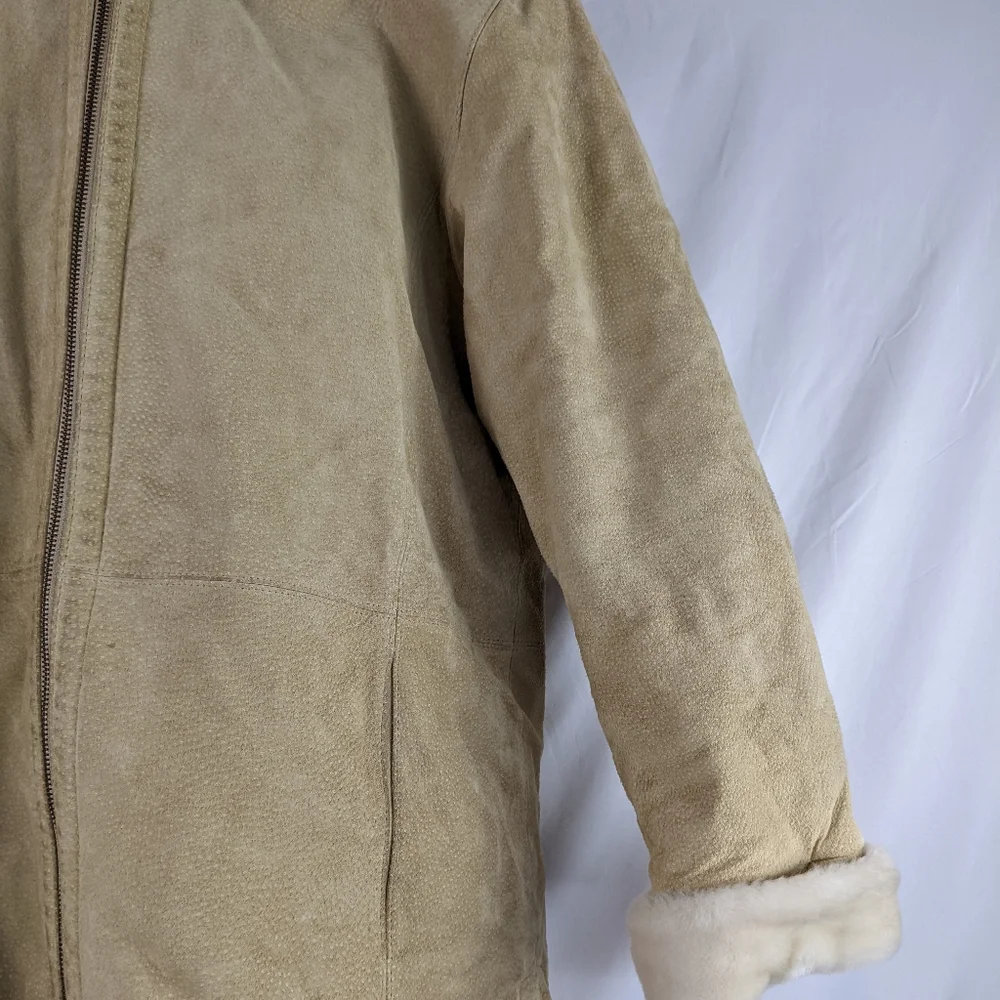 PRE -OWNED, ST JOHNS BAY WOMEN'S SUEDE LEATHER COAT, SIZE LARGE. - Picture 5 of 11